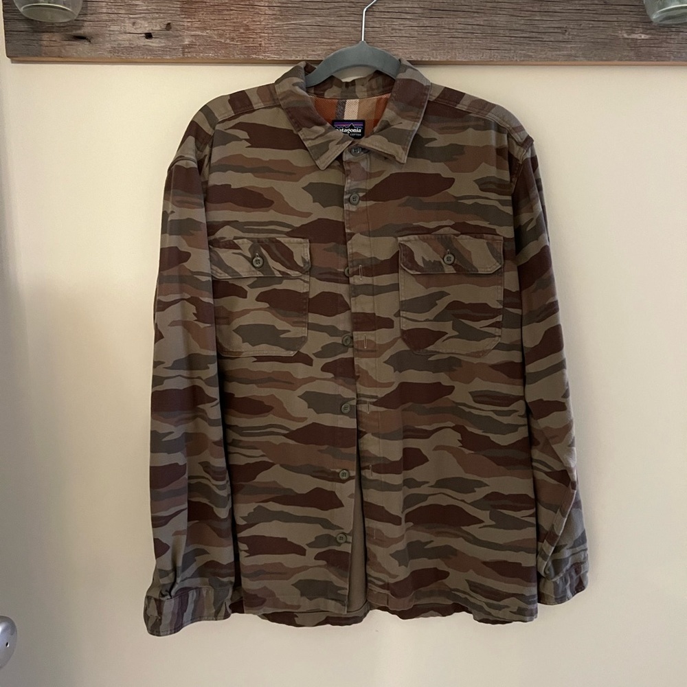 EUC Men’s Patagonia Lone Sleeve Button Up Flannel - Size L